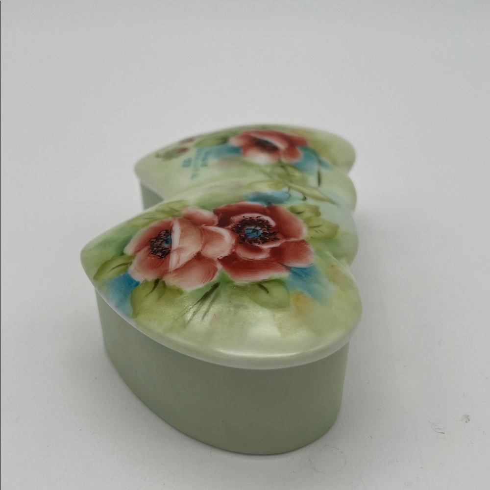 Vintage Hand-Painted Porcelain Rose Heart Trinket Box Signed Doris Strauser 1988 - Picture 7 of 12